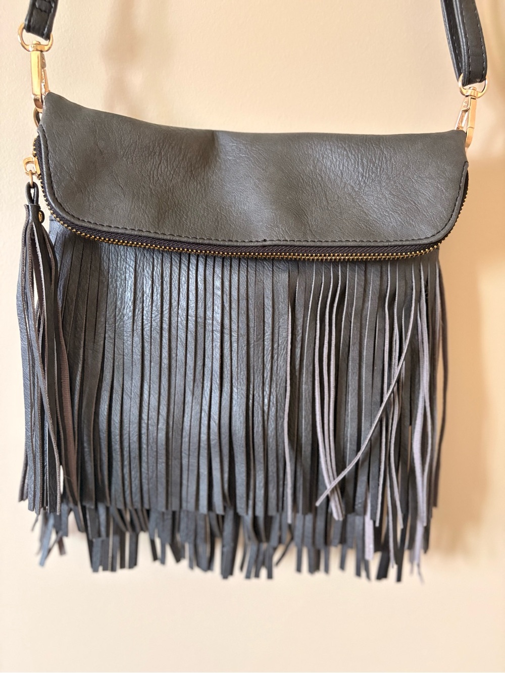Mellow World Fringe Crossbody Bag in Grey- Stylish Everyday Shoulder Bag